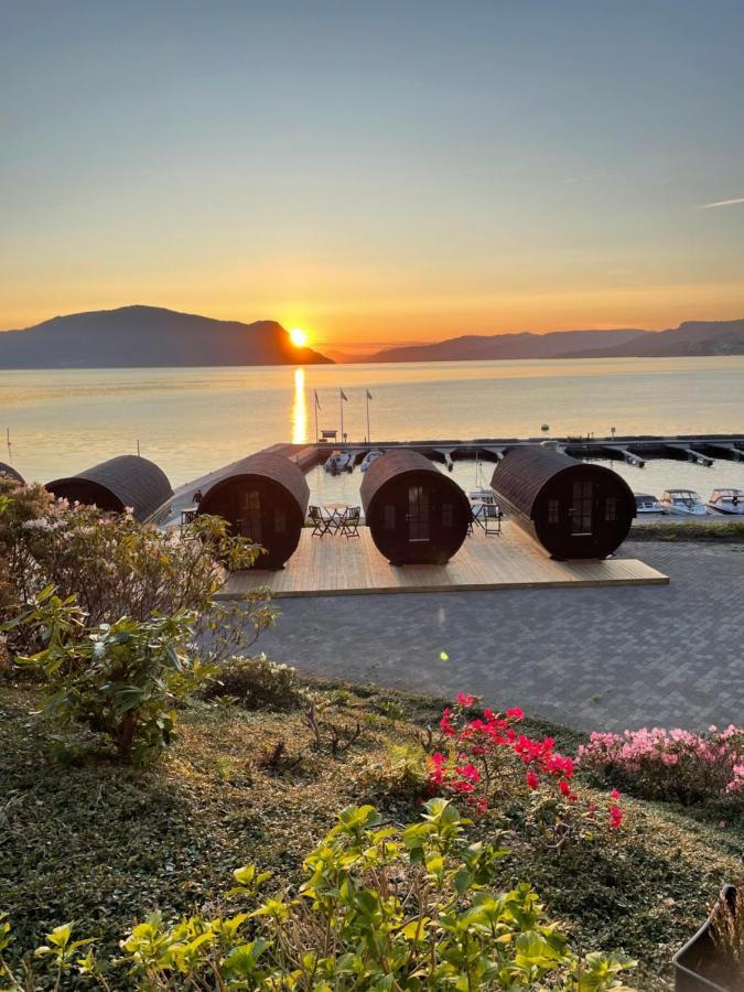 Smaken Av Ryfylke Event As Overnatting, Bygningen Drives Ikke Som Hotell Hjelmeland Ngoại thất bức ảnh