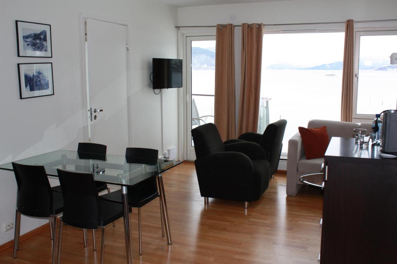 Smaken Av Ryfylke Event As Overnatting, Bygningen Drives Ikke Som Hotell Hjelmeland Ngoại thất bức ảnh