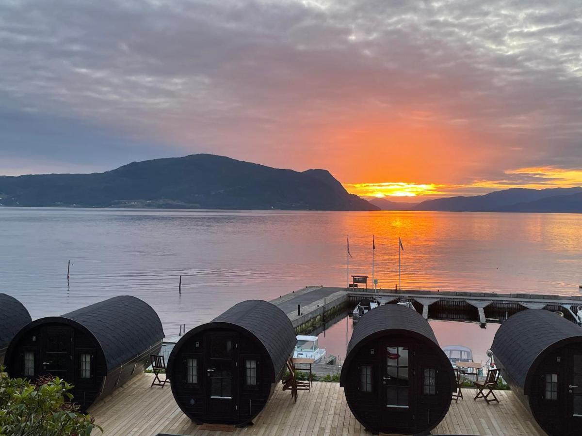 Smaken Av Ryfylke Event As Overnatting, Bygningen Drives Ikke Som Hotell Hjelmeland Ngoại thất bức ảnh