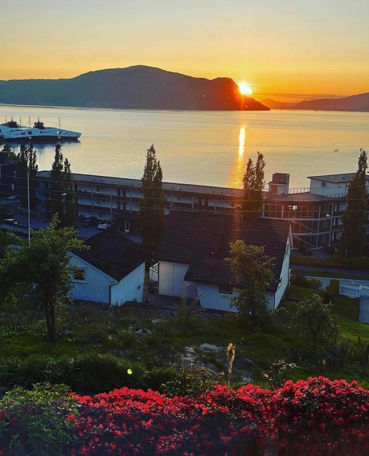 Smaken Av Ryfylke Event As Overnatting, Bygningen Drives Ikke Som Hotell Hjelmeland Ngoại thất bức ảnh
