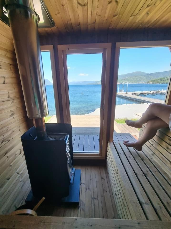 Smaken Av Ryfylke Event As Overnatting, Bygningen Drives Ikke Som Hotell Hjelmeland Ngoại thất bức ảnh