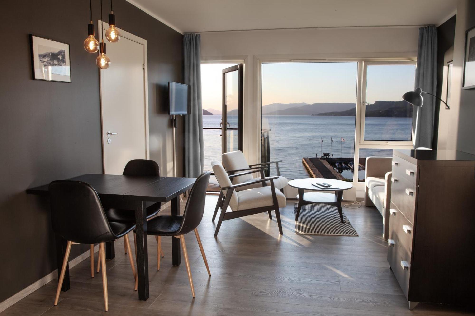 Smaken Av Ryfylke Event As Overnatting, Bygningen Drives Ikke Som Hotell Hjelmeland Ngoại thất bức ảnh