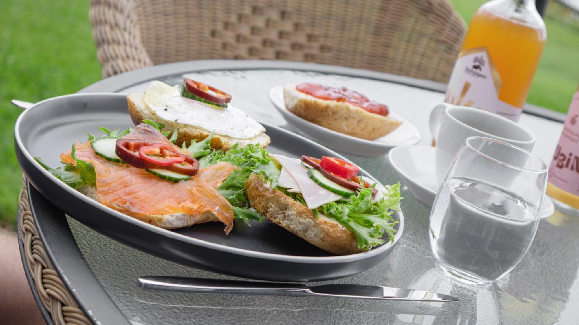 Smaken Av Ryfylke Event As Overnatting, Bygningen Drives Ikke Som Hotell Hjelmeland Ngoại thất bức ảnh